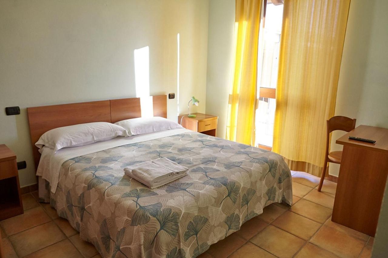 Al Casale B&B Cherasco Bagian luar foto