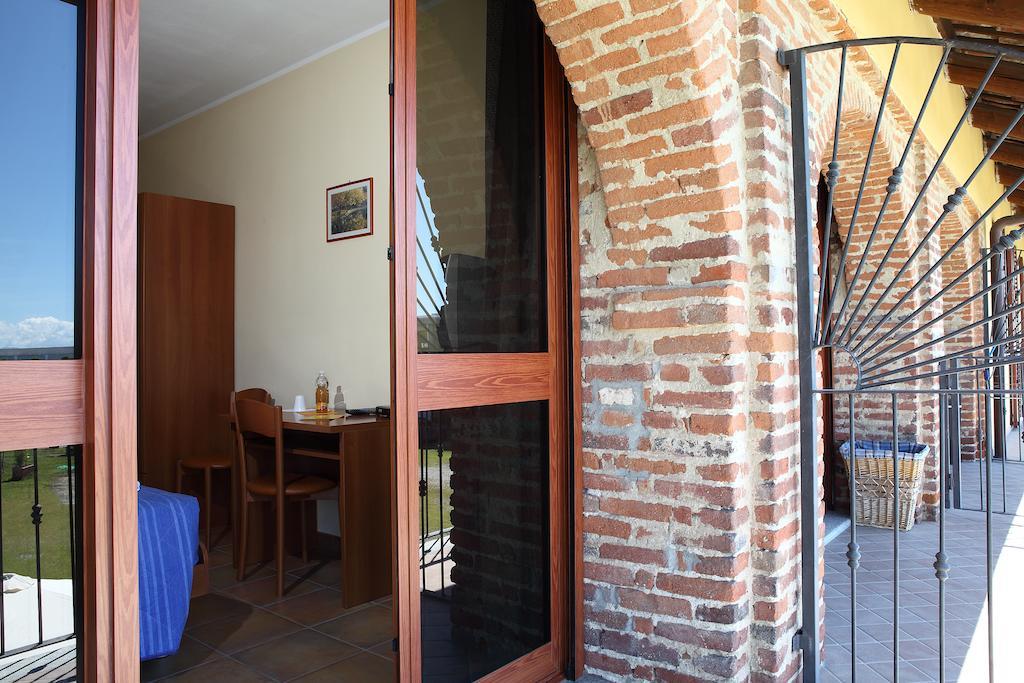 Al Casale B&B Cherasco Bagian luar foto